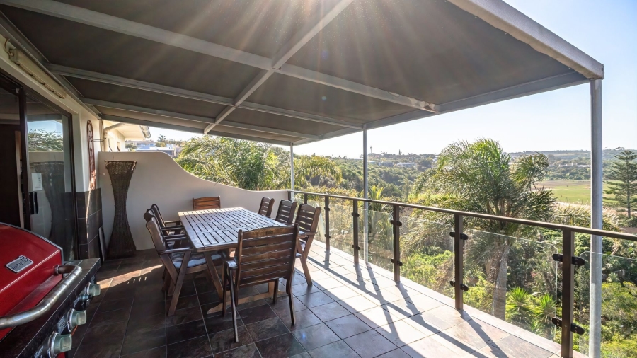 4 Bedroom Property for Sale in Bonza Bay Eastern Cape